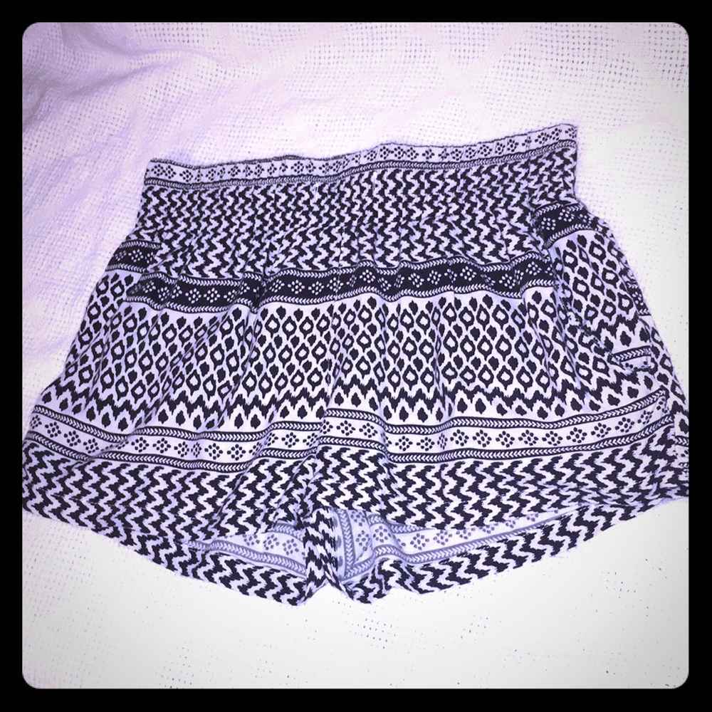 PacSun Kirra Beach Shorts, Black & White